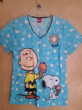 Chill Out Charlie Brown Snoopy Blue Scrub Top Brown Ice Cream Women's  Small S